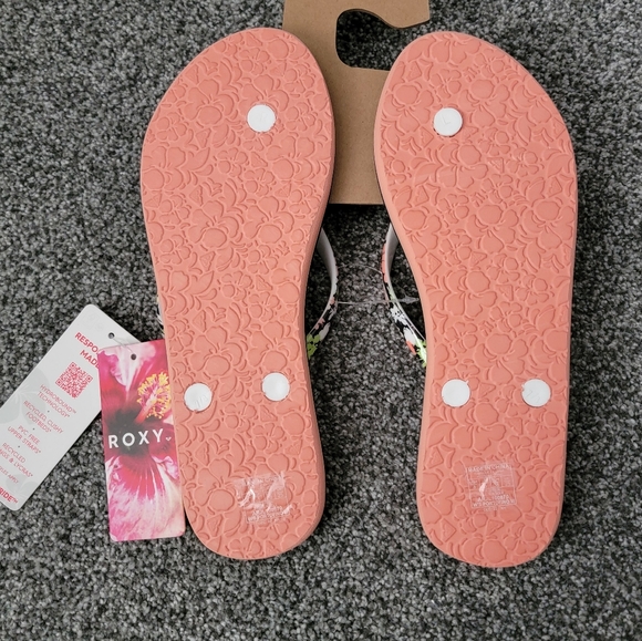 NWT! Roxy Flips - 8 - Picture 2 of 4